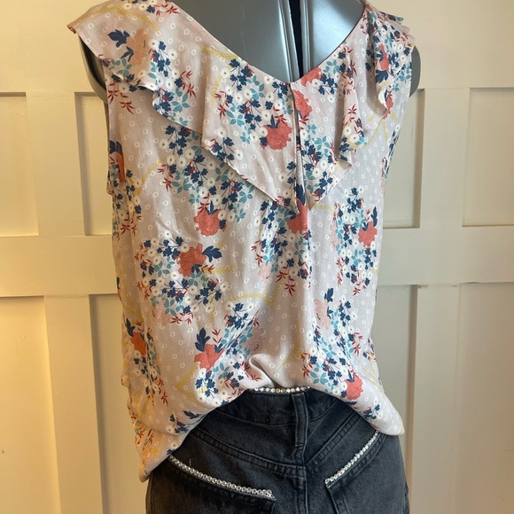 Velvet by Graham & Spencer Floral Ruffle Blouse Size Medium - Picture 4 of 11